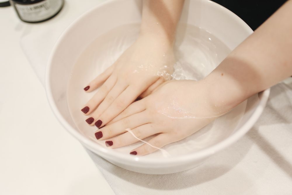 A soothing hand soak before the manicure